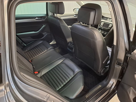 Volkswagen Passat 13 of 15
