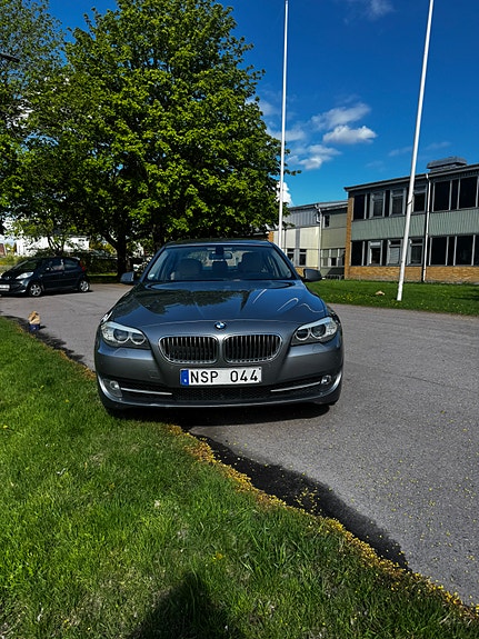 BMW 523i 4 of 5