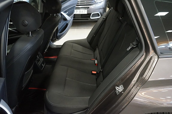 BMW 318d 4 of 20