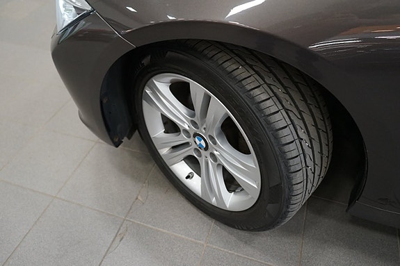 BMW 318d 17 of 20