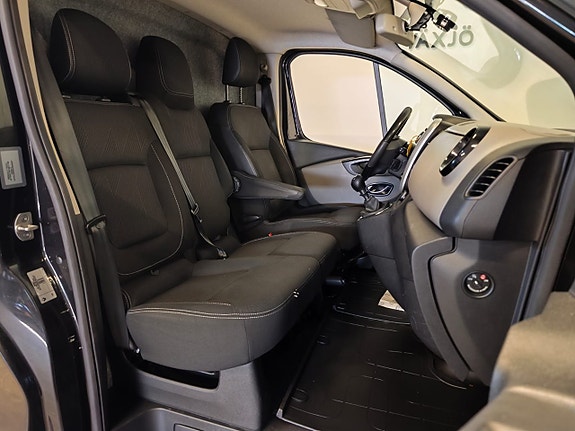 Renault Trafic 8 of 16