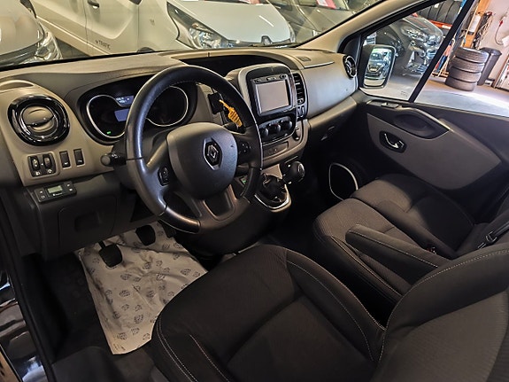Renault Trafic 7 of 16