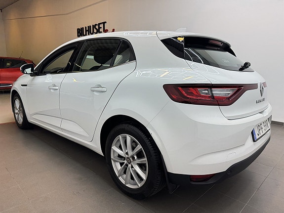 Renault Megane IV 4 of 5