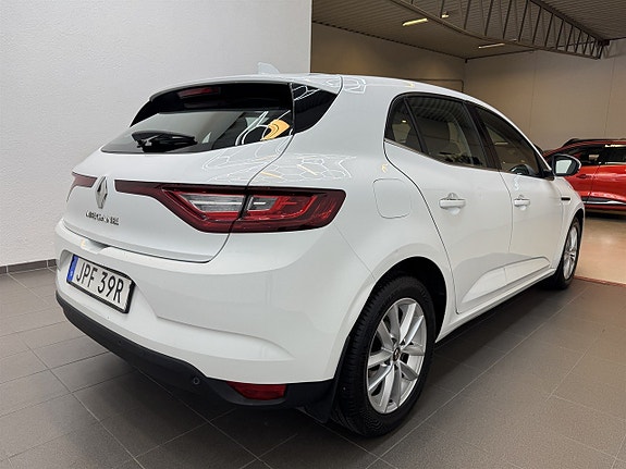 Renault Megane IV 3 of 5