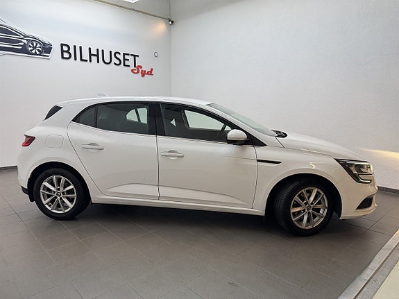 Renault Megane IV 2 of 5