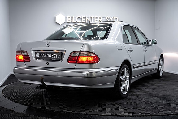Mercedes-Benz E43 7 of 27