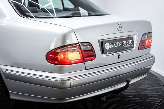 Mercedes-Benz E43 10 of 27