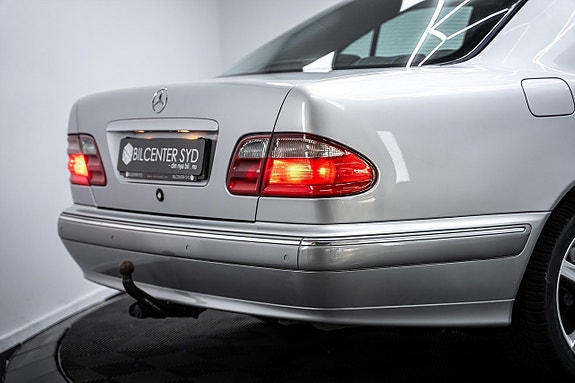 Mercedes-Benz E43 8 of 27