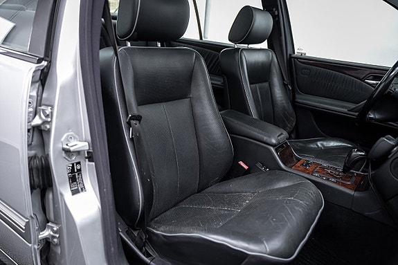 Mercedes-Benz E43 27 of 27