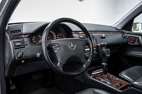 Mercedes-Benz E43 14 of 27
