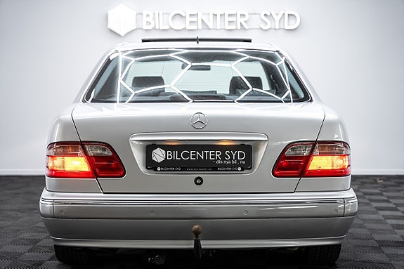 Mercedes-Benz E43 9 of 27