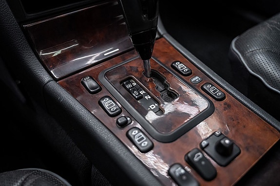 Mercedes-Benz E43 20 of 27