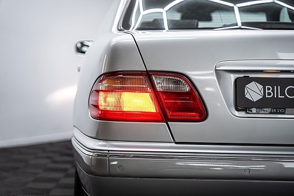 Mercedes-Benz E43 11 of 27