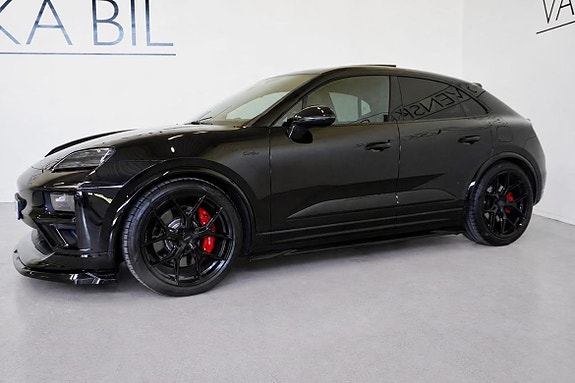 Porsche Macan Turbo 3 of 5