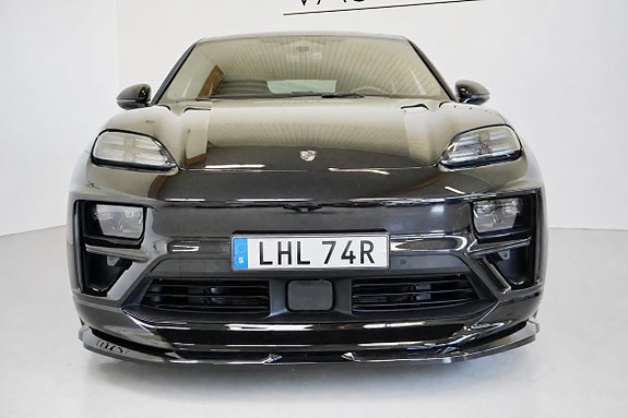 Porsche Macan Turbo 5 of 5