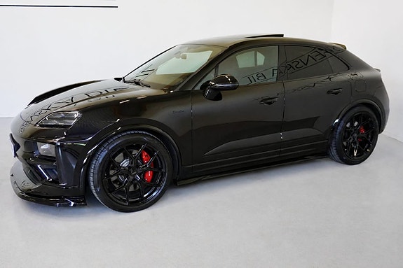 Porsche Macan Turbo 4 of 5