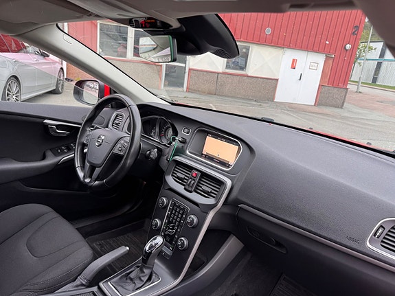 Volvo V40 6 of 13