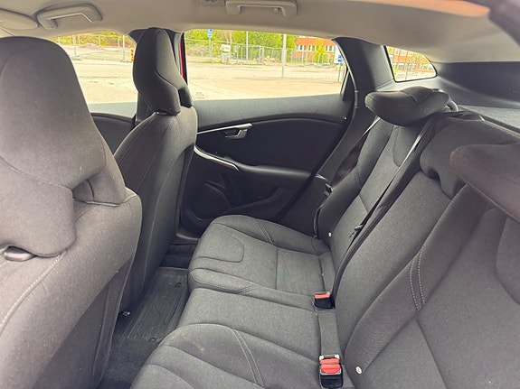 Volvo V40 10 of 13
