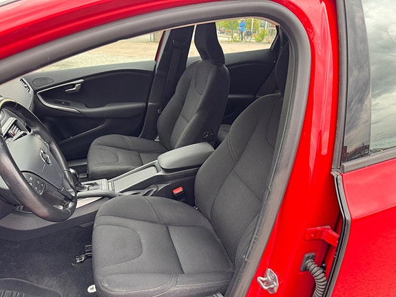 Volvo V40 12 of 13