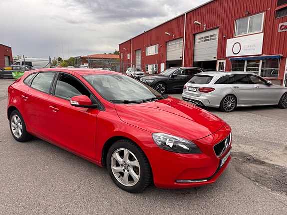 Volvo V40 3 of 13