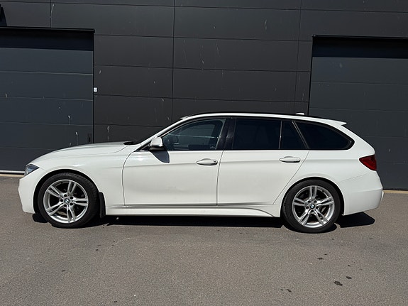 BMW 318d 2 of 5
