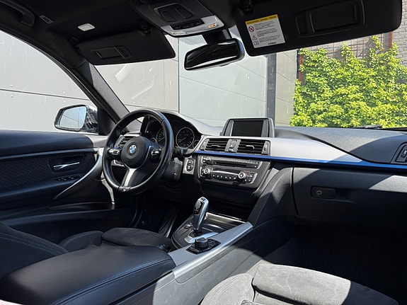 BMW 318d 3 of 5
