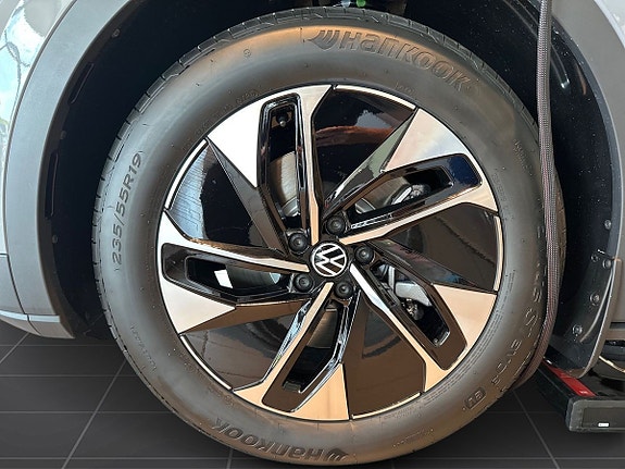 Volkswagen ID.4 6 of 12