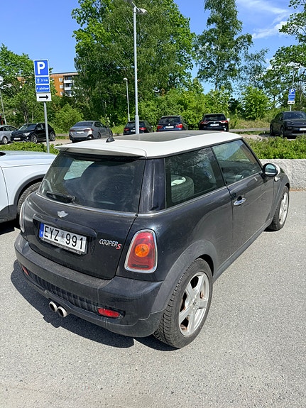 MINI Cooper S 4 of 5