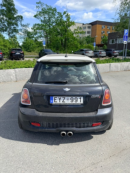 MINI Cooper S 3 of 5