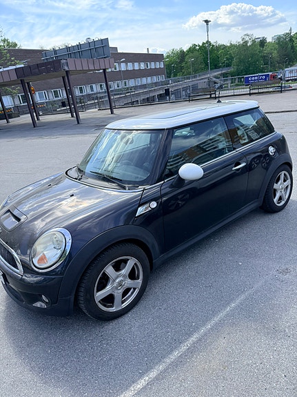 MINI Cooper S 2 of 5