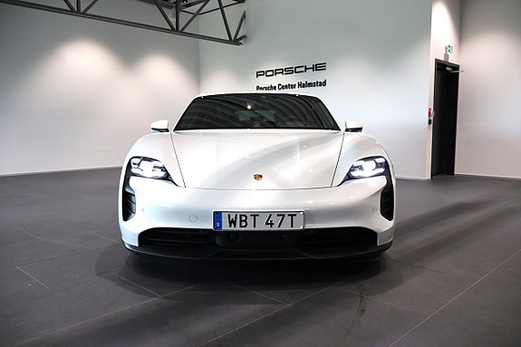 Porsche Taycan Sport Turismo 2 of 5