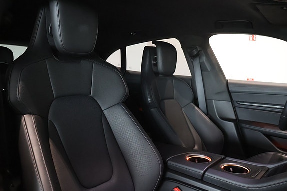 Porsche Taycan Sport Turismo 21 of 24