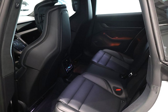 Porsche Taycan Sport Turismo 13 of 24