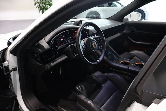 Porsche Taycan Sport Turismo 15 of 24