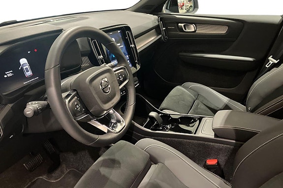 Volvo EX40 15 of 21