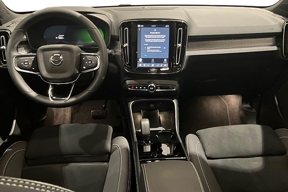Volvo EX40 11 of 21