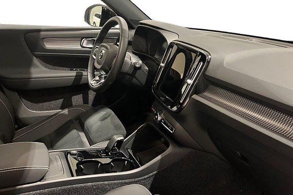 Volvo EX40 8 of 21