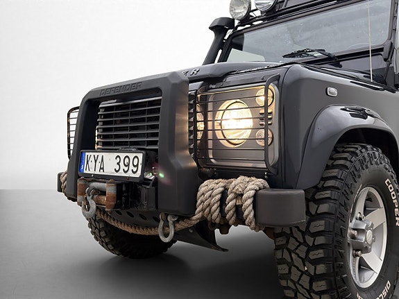 Land Rover Defender 110 10 of 30