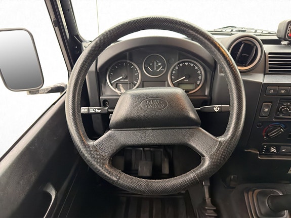 Land Rover Defender 110 20 of 30