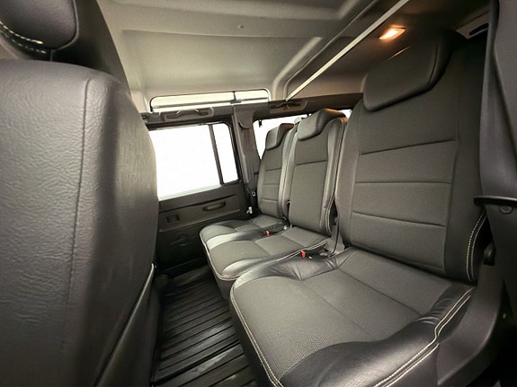 Land Rover Defender 110 30 of 30