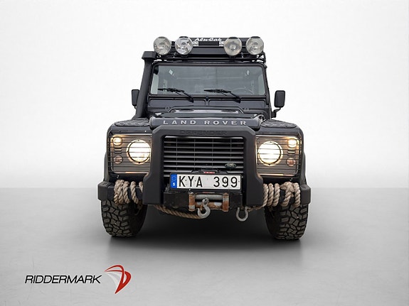 Land Rover Defender 110 2 of 5