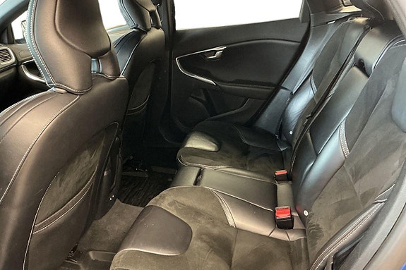 Volvo V40 12 of 25
