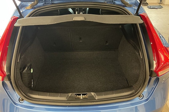 Volvo V40 21 of 25
