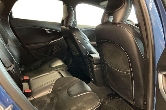 Volvo V40 11 of 25
