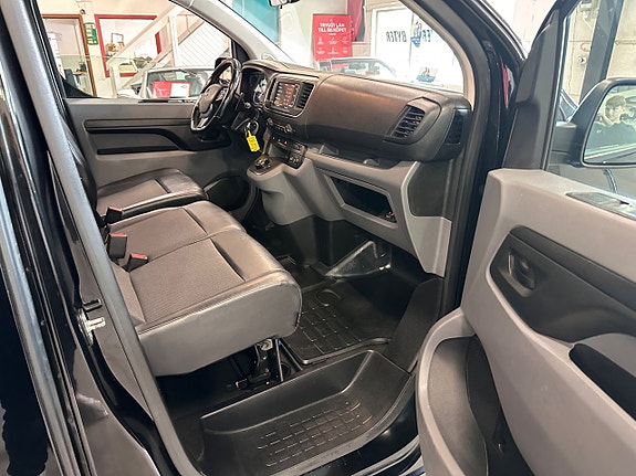Opel Vivaro 10 of 21