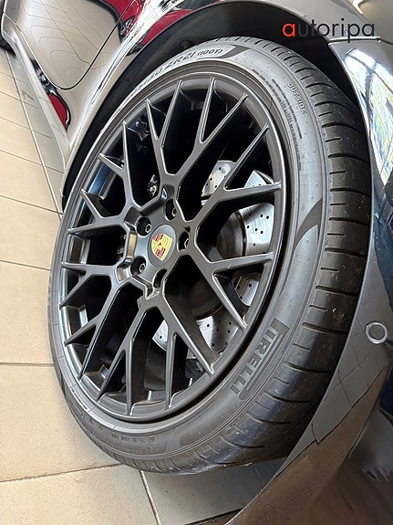 Porsche 911 Carrera 4 GTS 14 of 15