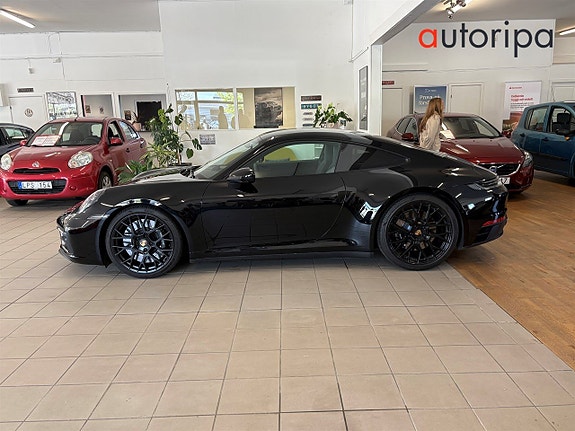 Porsche 911 Carrera 4 GTS 2 of 5