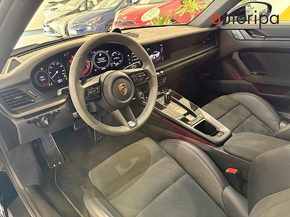 Porsche 911 Carrera 4 GTS 7 of 15