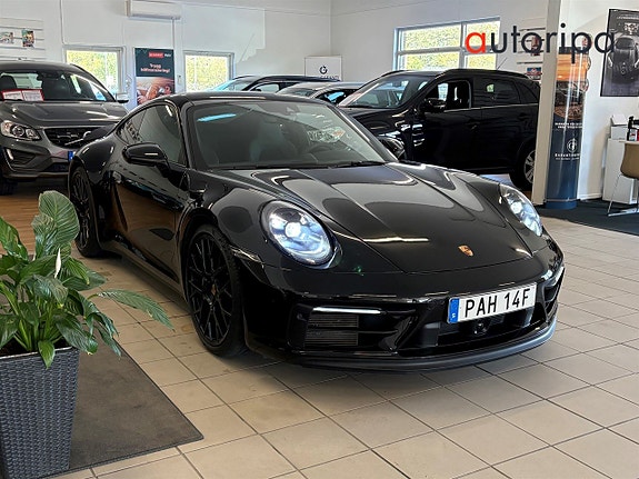 Porsche 911 Carrera 4 GTS 6 of 15