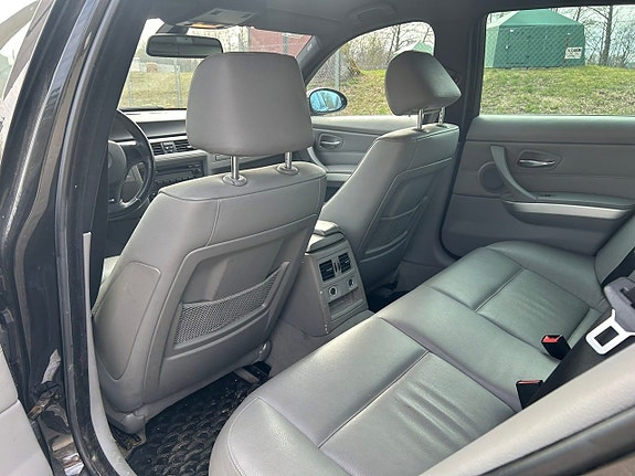 BMW 325i 22 of 29